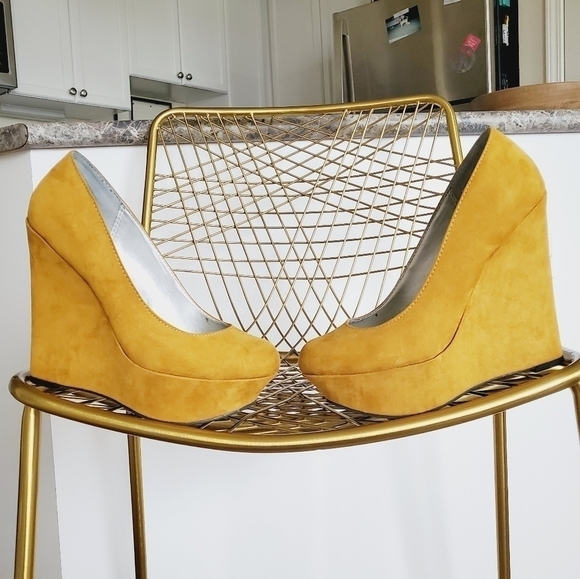 Qupid | Closed Toe Platform Wedge - Picture 4 of 6